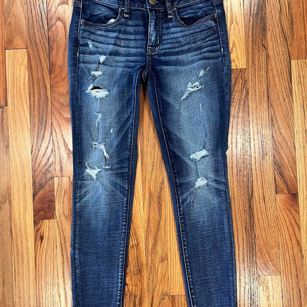 Women's Mid-rise Super Stretch Dark Blue Ripped Jegging, Size 6 Short